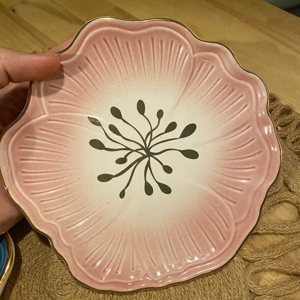 Pier 1 Set of 3 Stoneware Decorative Flower Plates - Picture 4 of 6